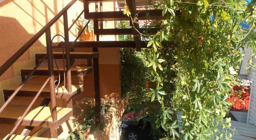 Гостиница Oasis Guest House Вардане-71